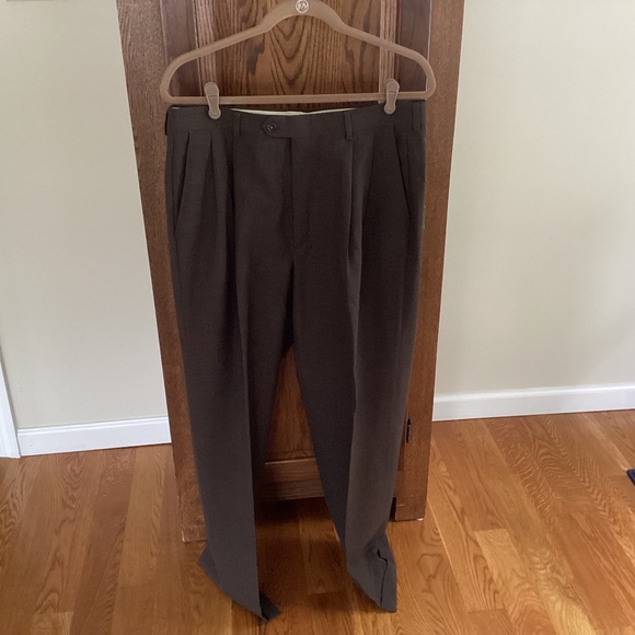 Mens Haggar Dark Brown Pleated Slacks - Picture 1 of 2